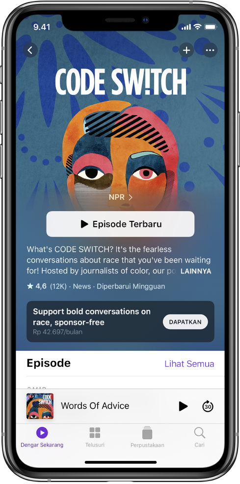 Layar Dengar Sekarang menampilkan podcast dengan pilihan langganan yang tersedia.