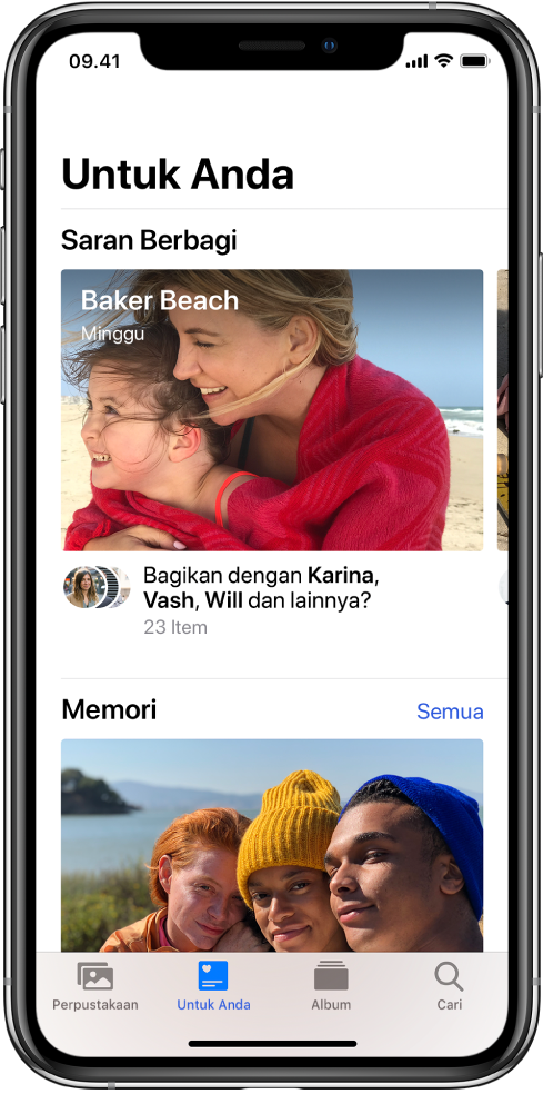 Tab Untuk Anda dipilih di bagian bawah layar app Foto. Di bagian atas layar Untuk Anda terdapat label Saran Berbagi dan di bawahnya terdapat koleksi foto berjudul Baker Beach, Sunday. Di bawah koleksi, terdapat pilihan untuk membagikan foto dengan orang yang ada di foto.