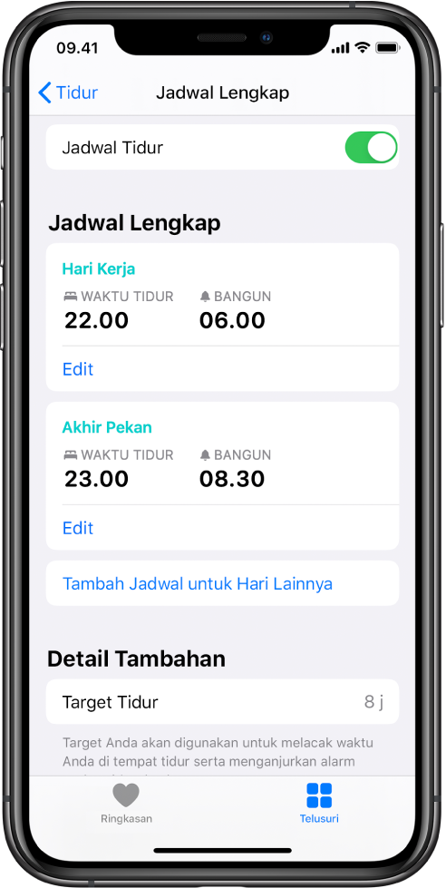 Layar Jadwal Penuh untuk Tidur di app Kesehatan. Di bagian atas layar, Jadwal Tidur dinyalakan. Bagian tengah layar menampilkan jadwal tidur untuk hari kerja dan jadwal tidur untuk akhir pekan. Di bawahnya terdapat tombol untuk menambahkan jadwal untuk hari lainnya. Di bagian bawah layar, bagian Detail Tambahan menampilkan target tidur 8 jam.