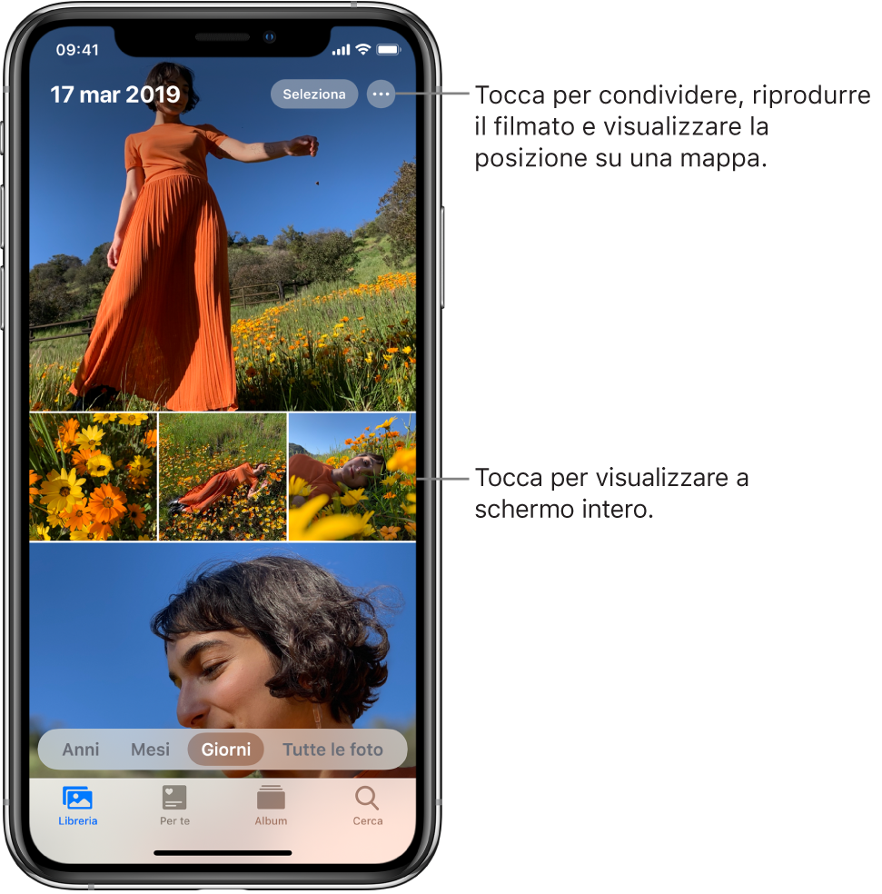 La libreria di foto mostrata nella vista Giorni. Una selezione di anteprime di foto riempiono lo schermo. In alto a sinistra sullo schermo vengono indicati la data e il luogo in cui sono state scattate le foto. In alto a destra si trovano i pulsanti Seleziona e “Altre opzioni” per condividere le foto e visualizzare i dettagli. Sotto le miniature ci sono le opzioni per visualizzare la libreria di foto per anni, mesi, giorni e “Tutte le foto”. In basso ci sono i pannelli Libreria, Per te, Album e Cerca.