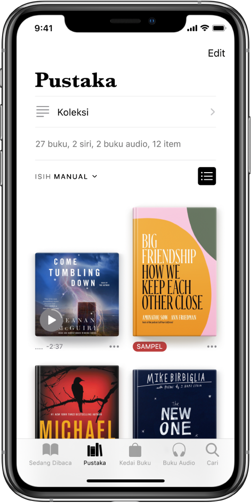 Skrin Pustaka dalam app Buku. Di bahagian atas skrin ialah butang Koleksi dan pilihan pengisihan. Pilihan isih Terkini dipilih. Di bahagian tengah skrin ialah kulit buku dalam pustaka. Di bahagian bawah skrin ialah, dari kiri ke kanan, tab Sedang Dibaca, Pustaka, Kedai Buku, Buku Audio dan Cari.