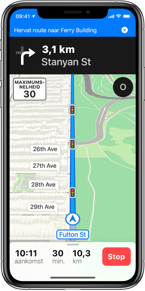 Een kaart met een autoroute, met boven in het scherm een blauwe balk waarmee je de route naar Ferry Building hervat.