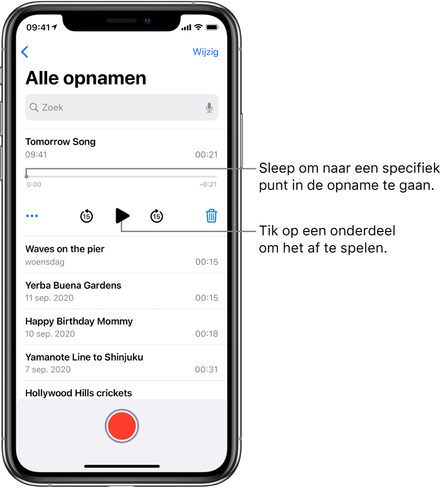 De lijst met gesproken memo's, met de geselecteerde opname bovenaan. De opnametijdbalk heeft een afspeelknop die je naar een specifiek moment in de opname kunt slepen. Aan de uiteinden van de tijdbalk staan een begin- en eindtijd. Onder de tijdbalk zie je de knop 'Meer', waarop je kunt tikken om een opname te bewerken, te dupliceren of te delen, de knop om 15 seconden terug te spoelen, de afspeelknop, de knop om 15 seconden vooruit te spoelen en de verwijderknop. Onder de knoppen staat een lijst met opnamen die je kunt openen door erop te tikken.