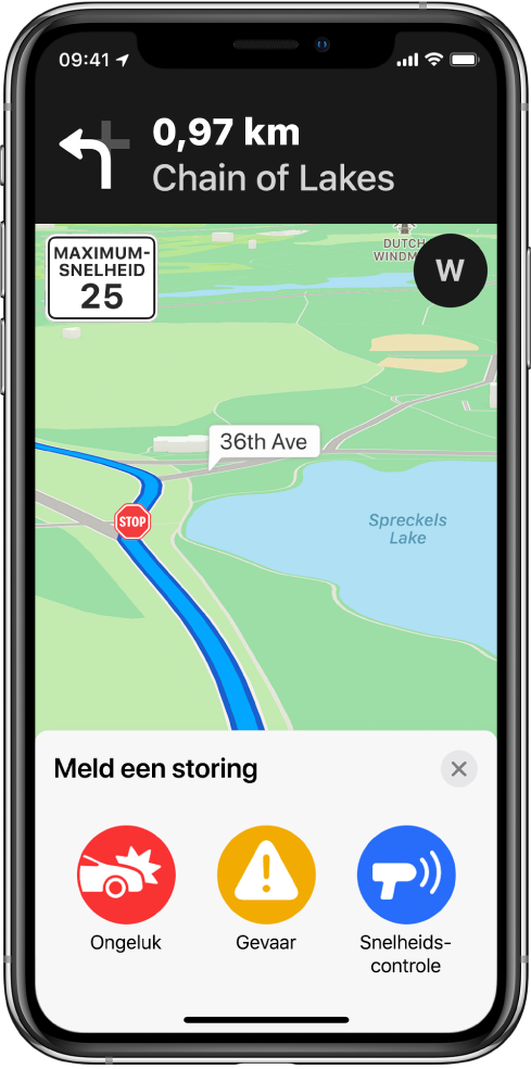 Een wegenkaart met onder in het scherm een kaart met de tekst 'Meld een ongeluk'. De routekaart bevat knoppen voor 'Ongeluk', 'Gevaar' en 'Snelheidscontrole'.