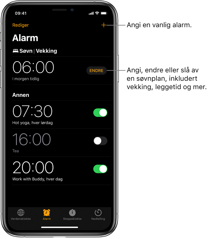 Alarm-fanen som viser fire alarmer stilt inn til ulike tidspunkter, knappen for å stille inn en vanlig alarm øverst til høyre, og Vekking-alarmen med en knapp for å endre søvnplanen i Helse-appen.