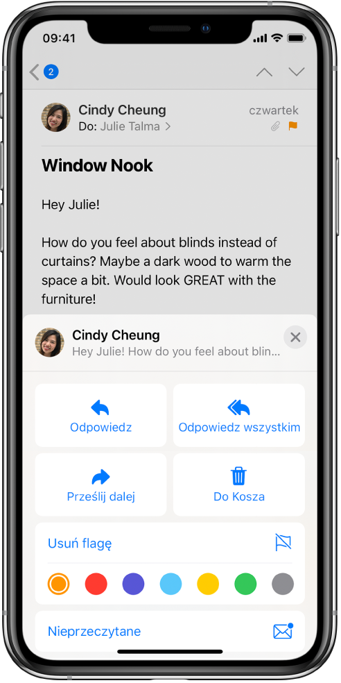 Wiadomość email z widocznymi poniżej opcjami odpowiedzi. Poniżej tych opcji widoczne są kolorowe flagi.