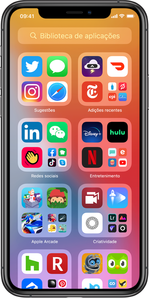 A Biblioteca de aplicações do iPhone a mostrar as aplicações organizadas por categoria (Sugestões, Adicionadas recentemente, Utilitários, Redes sociais, Entretenimento etc.).