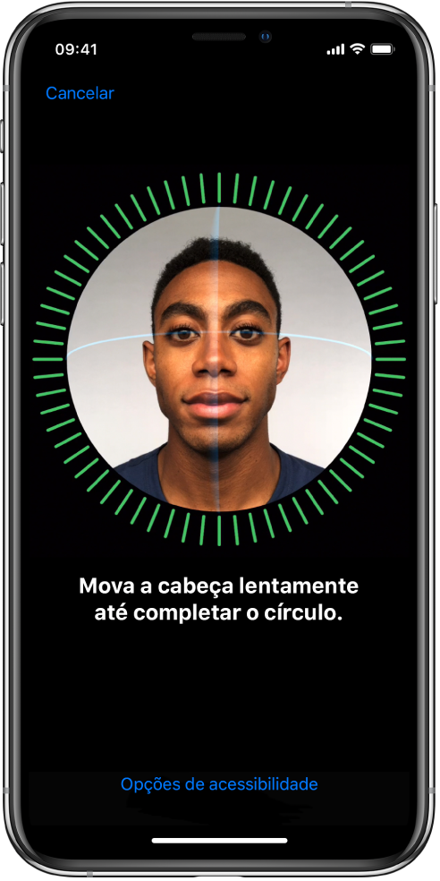 Ecrã de configuração de reconhecimento de Face ID. É apresentado um rosto no ecrã, dentro de um círculo. O texto em baixo dá instruções para movimentar a sua cabeça lentamente para completar o círculo.