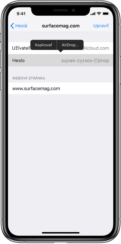 Obrazovka účtu webovej stránky. Je vybratá časť pre heslo a nad ňou je zobrazené menu s položkami Kopírovať a AirDrop.