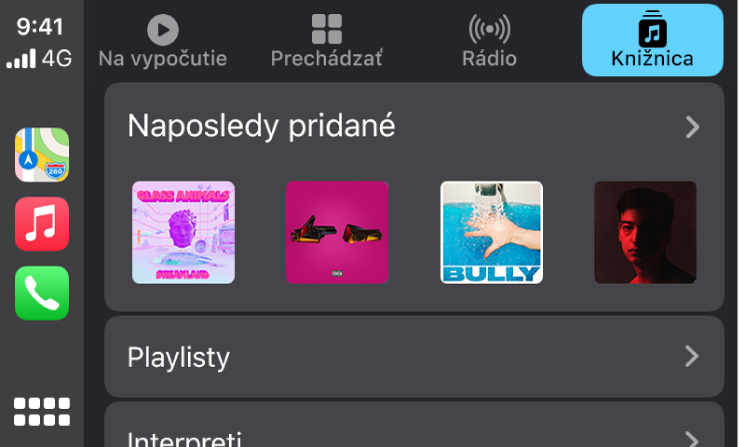 Obrazovka systému CarPlay so skupinou naposledy pridaných skladieb.