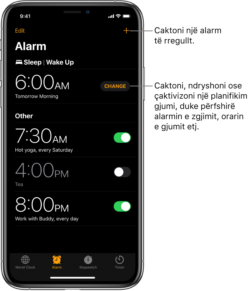 Skeda Alarm, ku shfaqen katër alarme të caktuara për orare të ndryshme, butoni për caktimin e një alarmi të zakonshëm në krye djathtas dhe alarmi Wake Up me një buton për ndryshimin e planifikimit të gjumit tek aplikacioni Health.