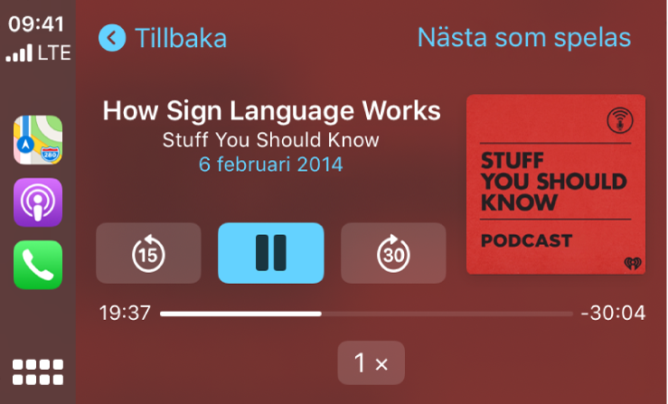 CarPlay Dashboard med podcasten How Sign Language Works av Stuff You Should Know som spelas upp.