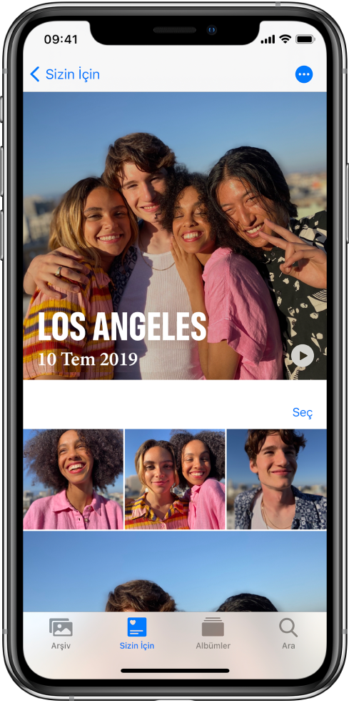 En üstte bir video gösteren bir anı ekranı. Videonun altında bir fotoğraf koleksiyonu var.