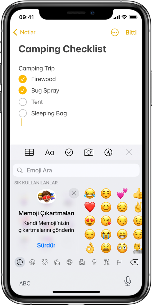 Notlar uygulamasında bir not düzenleniyor; emoji klavyesi açık ve klavyenin en üstünde Emoji Ara alanı var.