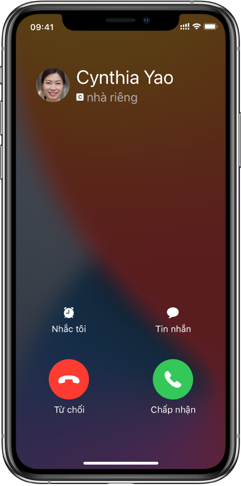 Một màn hình đang hiển thị một thông báo về cuộc gọi đến ở trên cùng. Các nút Từ chối và Chấp nhận ở trên cùng bên phải.