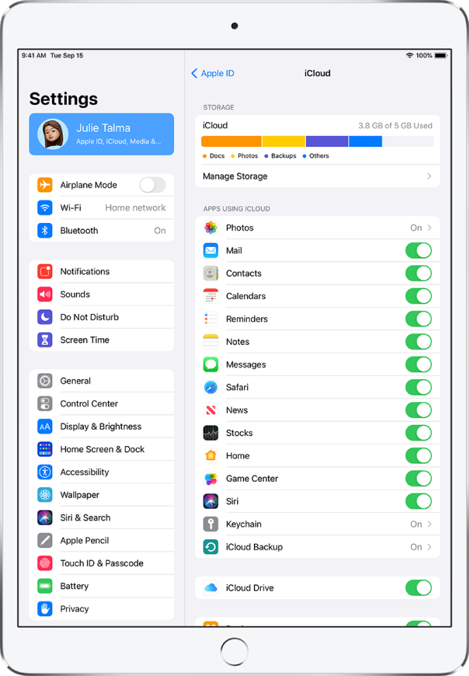 The iCloud settings screen showing the iCloud Storage meter and a list of apps and features, including Mail, Contacts, and Messages, that can be used with iCloud.