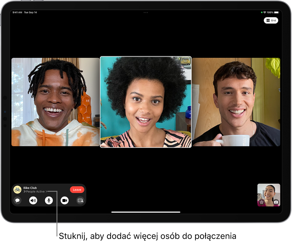 Połączenie FaceTime w grupie obejmującej czworo uczestników, włączając w to inicjatora połączenia. Każdy uczestnik jest widoczny w osobnym okienku.