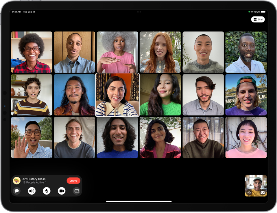 Un apel FaceTime de grup în vizualizarea grilă. Toți participanții sunt afișați în ferestre de dimensiune egală, iar persoana care vorbește este evidențiată.