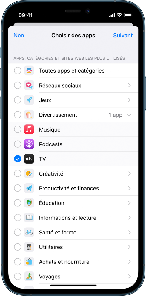 L’écran « Choisir des apps » dans Réglages > Temps d’écran. L’intégralité de l’écran répertorie les apps, catégories et sites web les plus utilisés qui peuvent être sélectionnés. Le bouton Annuler se trouve dans le coin supérieur gauche, tandis que le bouton Suivant se trouve dans le coin supérieur droit.