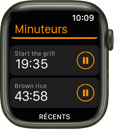 Deux minuteurs dans l’app Minuteurs. Un minuteur intitulé « Lancer le barbecue » est affiché en haut. En dessous se trouve le minuteur « Riz complet ». Chaque minuteur indique le temps restant sous son nom, ainsi qu’un bouton sur la droite permettant de mettre en pause le minuteur. Un bouton Récents figure en bas de l’écran.