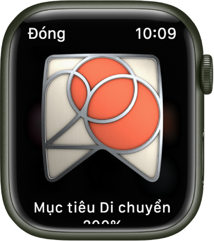 Một thành tích phần thưởng đang hiển thị trên Apple Watch. Bên dưới phần thưởng là mô tả về phần thưởng. Bạn có thể kéo để xoay phần thưởng.