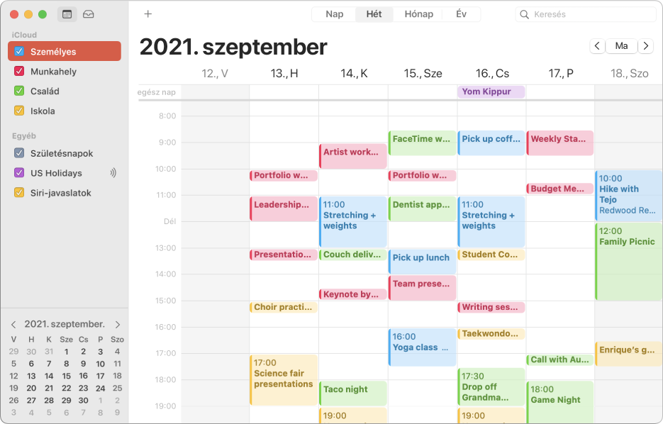 Naptár ablak Hónap nézetben; színkódos események láthatók az iCloud-fiók fejléce alatti oldalsávban felsorolt személyes, munka- és családi naptárakhoz.