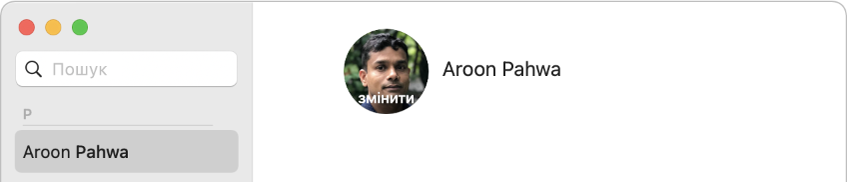 У вікні «Контакти» зліва в списку контактів вибрано контакт. Справа відображається зображення профілю контакту, яке можна змінити, клацнувши його.