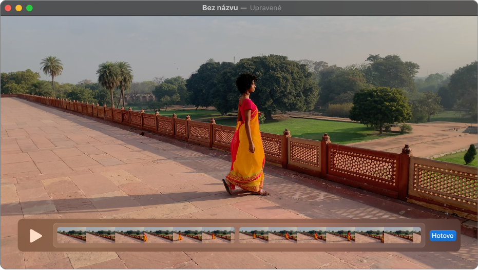 Okno aplikácie QuickTime Player so zobrazeným editorom klipov v spodnej časti.