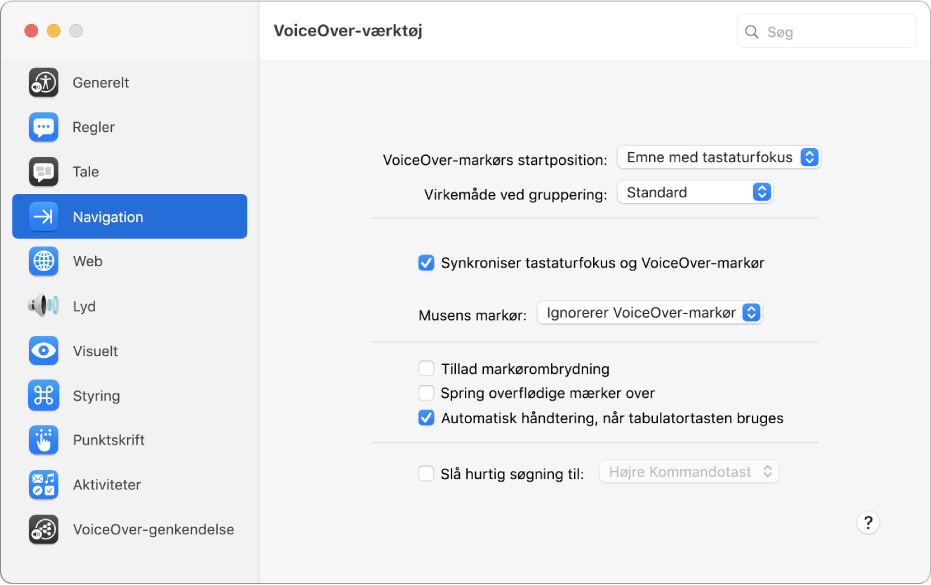 VoiceOver-værktøj viser kategorien Navigation, der er valgt i indholdsoversigten til venstre, og kategoriens indstillinger til højre. Nederst til højre i vinduet er knappen Hjælp, som viser hjælpen til VoiceOver, der beskriver mulighederne.