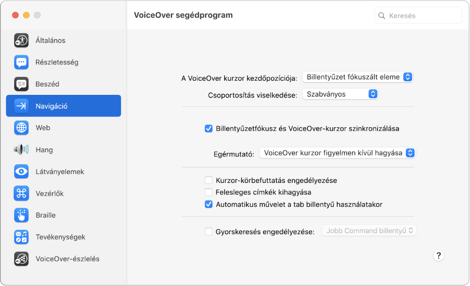 A VoiceOver segédprogram ablaka; bal oldalt, az oldalsávon ki van jelölve a Navigáció kategória, jobb oldalon pedig a hozzá tartozó beállítások. Az ablak jobb alsó sarkában a Súgó gomb látható, amely a VoiceOver online, a beállításokra vonatkozó súgótémaköreit jeleníti meg.