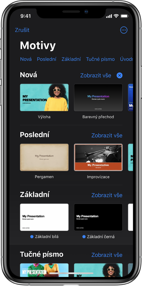 Okno pro výběr motivů s řádkem kategorií u horního okraje; klepnutím na ně můžete filtrovat možnosti pro výběr. V pravém horním rohu je vidět tlačítko Další; tam můžete nastavit Standardní nebo Široký formát a také formátování pro specifický jazyk nebo oblast. Pod tím jsou miniatury předdefinovaných motivů, uspořádané v řádcích podle kategorií. U řádku každé kategorie je vpravo nahoře zobrazeno tlačítko Zobrazit vše.