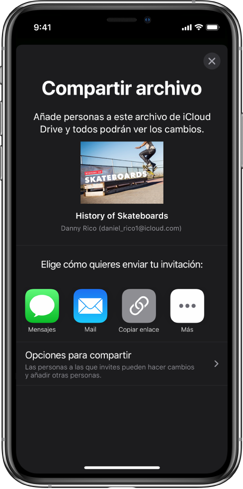 La pantalla “Añadir personas” mostrando una imagen de la presentación que se va a compartir. Debajo aparecen botones de las maneras de enviar la invitación, incluidos Mensajes y Mail, un botón “Copiar enlace” y otros. En la parte inferior está el botón “Opciones para compartir”.