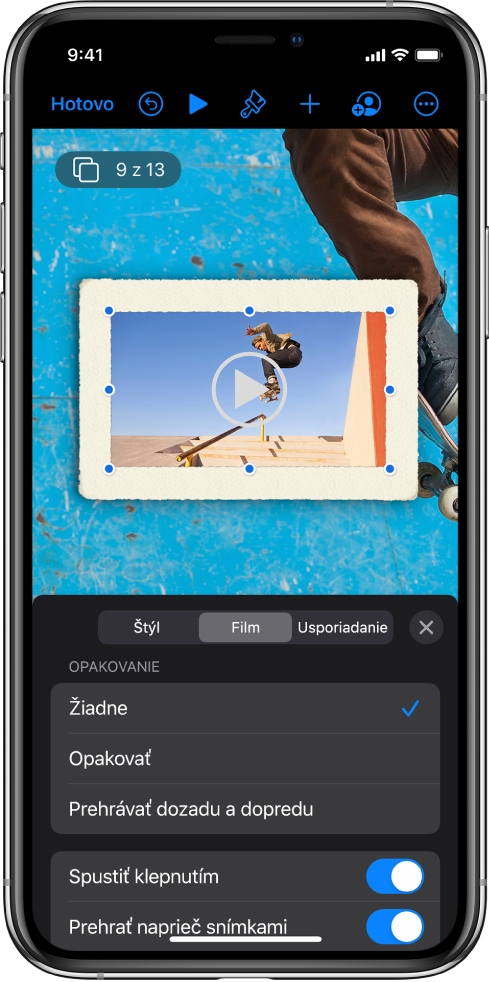Ovládacie prvky Formát na zmenu veľkosti a vzhľadu vybraného videa. Tlačidlá Štýl, Filmy a Usporiadať sa nachádzajú v hornej časti ovládacích prvkov.
