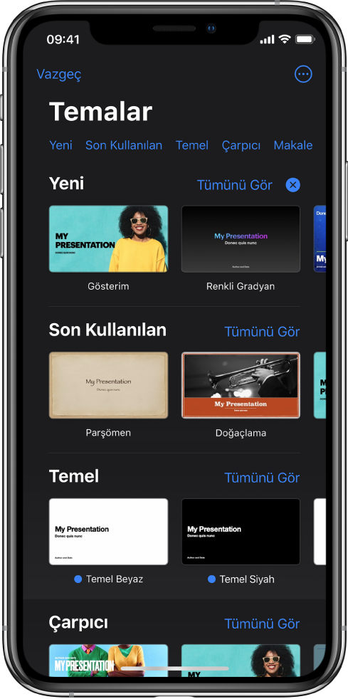 Üst taraf boyunca seçenekleri filtrelemek için dokunabileceğiniz kategori satırını gösteren tema seçici. Daha Fazlası düğmesi sağ üst köşededir, buradan Standart veya Geniş biçimini ve belirli bir dil veya bölge için biçimlemeyi ayarlayabilirsiniz. Aşağıda, kategorilere göre satırlar halinde düzenlenmiş önceden tasarlanan temaların küçük resimleri yer alır. Yukarıda ve her bir kategori satırının üstünde Tümünü Gör düğmesi görünür.