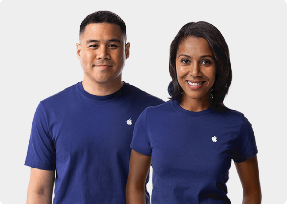 שני נציגים מחייכים מהתמיכה של Apple.