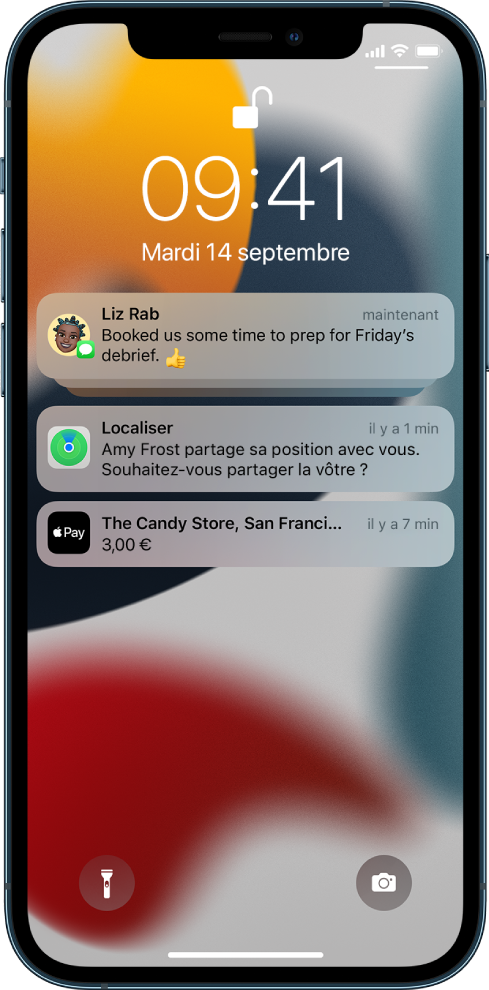 Un groupe de notifications et deux notifications uniques sur l’écran verrouillé : trois notifications Messages, une notification Localiser et une notification Apple Pay.