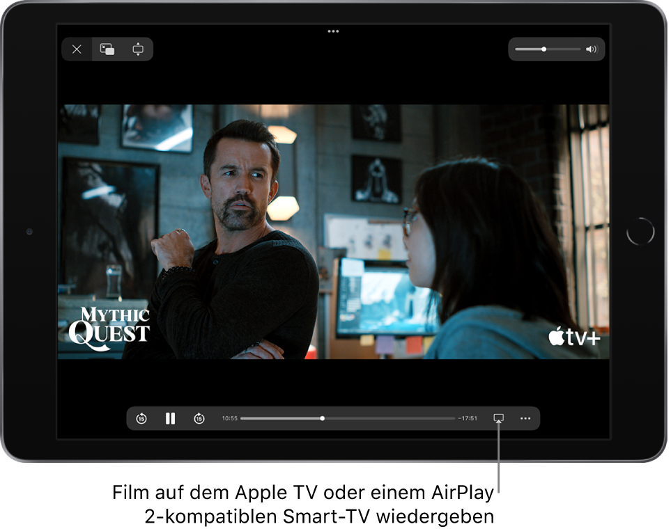 Ein Film wird auf dem iPad-Bildschirm wiedergegeben. Unten auf dem Bildschirm befinden sich die Steuerelemente für die Wiedergabe, einschließlich der Taste „AirPlay“ unten rechts.