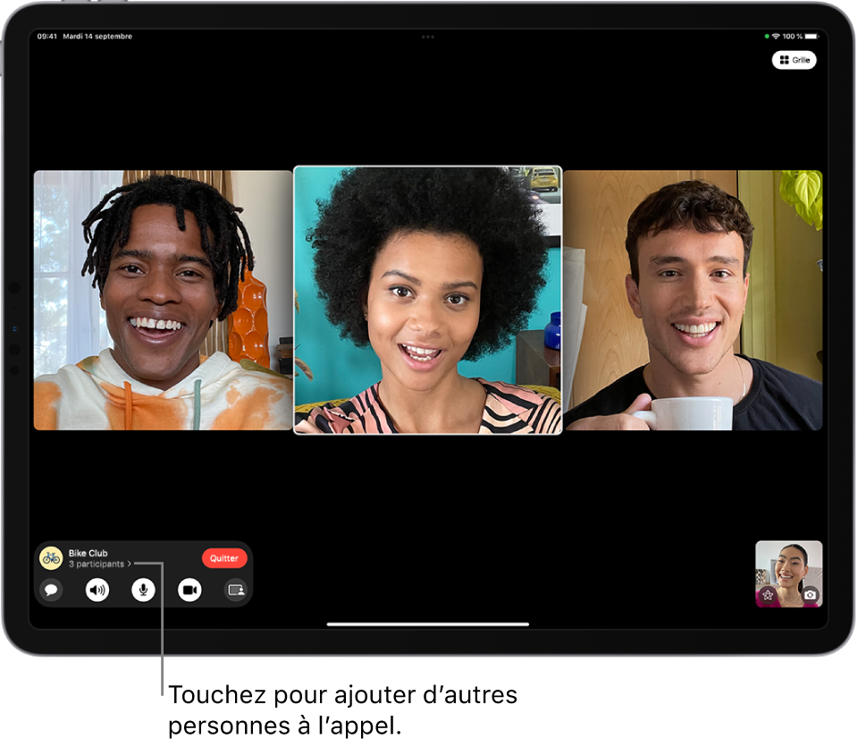 Un appel FaceTime en groupe avec quatre participants, dont le créateur. Chaque participant apparaît dans une vignette distincte.