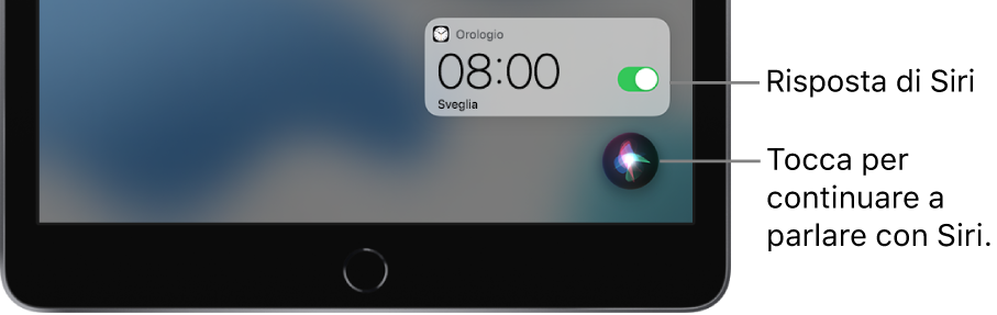 Siri sulla schermata Home. Una notifica dall'app Orologio mostra che è attiva una sveglia per le otto del mattino. Sullo schermo, in basso a destra, è visibile il pulsante da utilizzare per continuare a parlare con Siri.