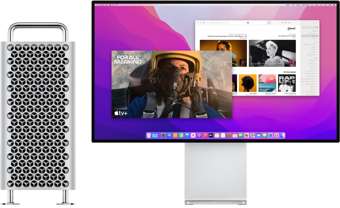 كمبيوتر Mac Pro Tower وشاشة Pro Display XDR جنبًا إلى جنب.