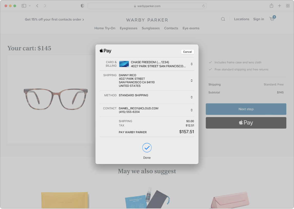 Zaslon Mac s prikazom poteka spletnega nakupa z možnostjo Apple Pay v brskalniku Safari.