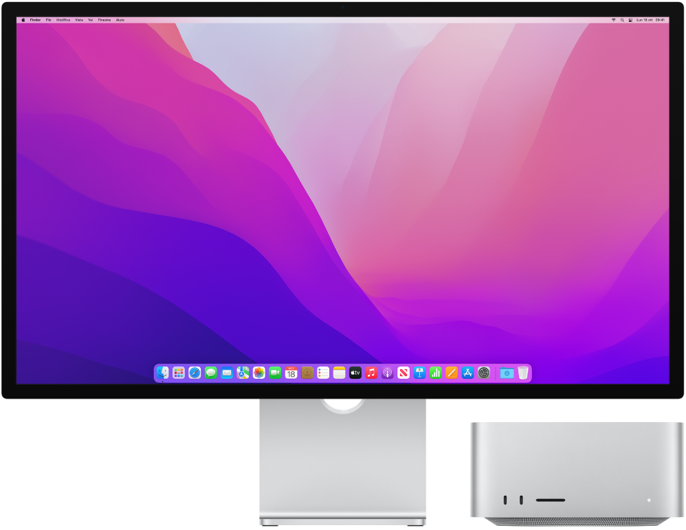 Mac Studio e Studio Display uno accanto all'altro.