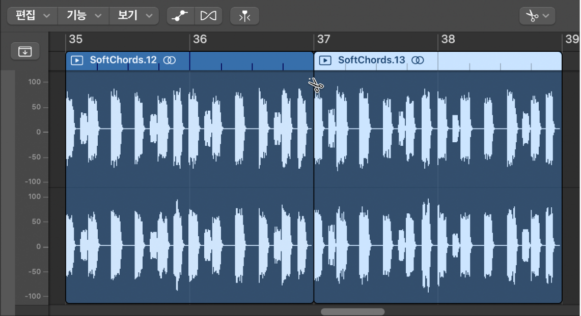 그림. 오디오 트랙 편집기에서 가위 도구로 오디오 리전을 분할하는 모습.