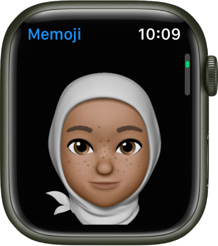 Apple Watch 上的 Memoji App 顯示一張臉孔。