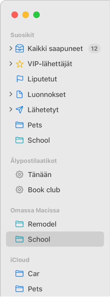 Mailin sivupalkki, jossa näkyy vakiopostilaatikoita (kuten Saapuneet ja Luonnokset) sivupalkin yläreunassa ja Omassa Macissa- ja iCloud-osiossa luomiasi postilaatikoita.