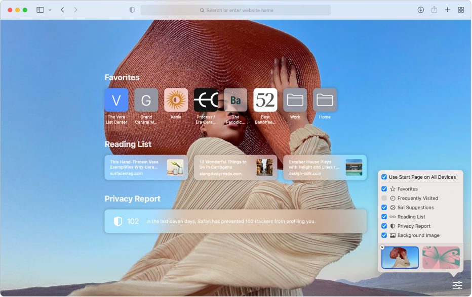 The Safari start page, showing favorite websites, Reading List, a Privacy Report summary, and customization options.
