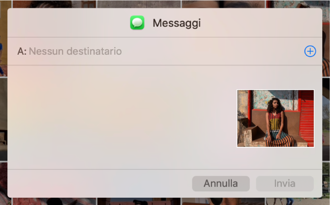 Una finestra di dialogo per aggiungere destinatari quando si condividono foto dall'app Foto utilizzando Messaggi.