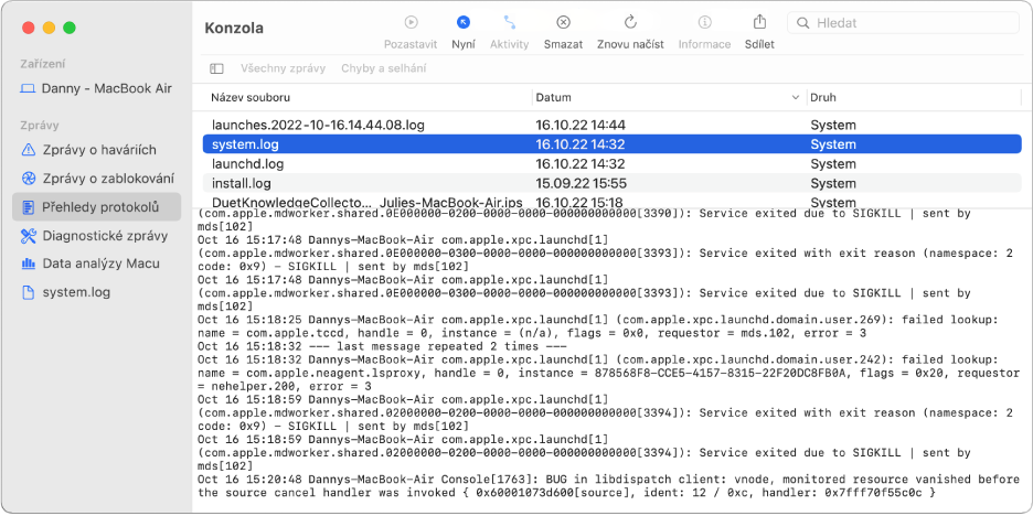 Okno Konzoly, v němž je zobrazena zpráva wifi.log a dole podrobné informace