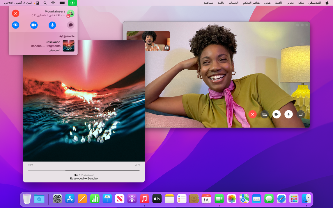 تجربة استماع مشتركة يظهر خلالها المستمعون في نافذة FaceTime، وتوجد نافذة لتطبيق الموسيقى تظهر بها أغنية قيد التشغيل.