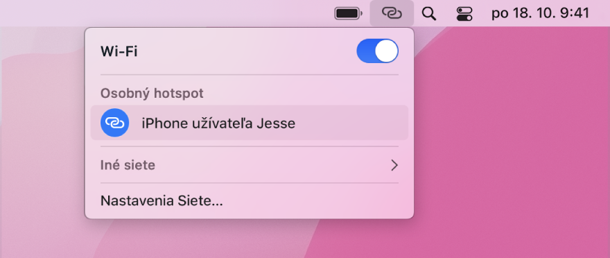 Obrazovka Macu s menu Wi-Fi, v ktorom je znázornené Zdieľanie internetu pripojené k iPhonu.